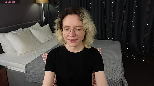 Snapshot of HottoKori chatting on 11, 4, 2026 HottoKori online show from 11, 4, 2026