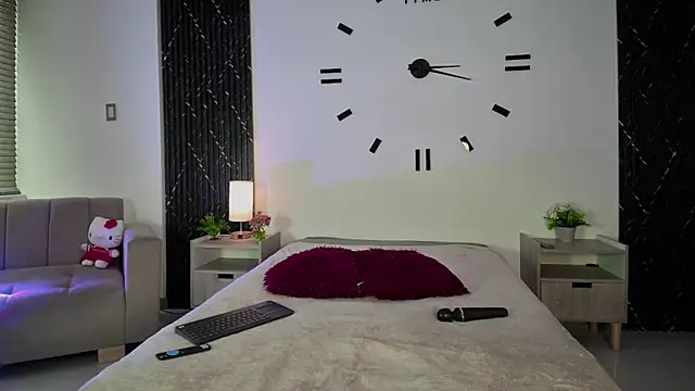 Snapshot of aurora_petitee chatting on 6, 6, 2026 aurora petitee online show from 6, 6, 2026