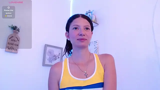 Snapshot of sofy_bonnet1 chatting on 2, 4, 2026 sofy bonnet1 online show from 2, 4, 2026