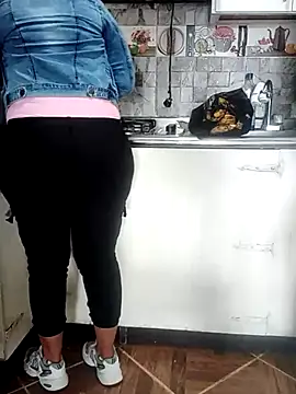 sexymomsn online show from 11, 5, 2026
