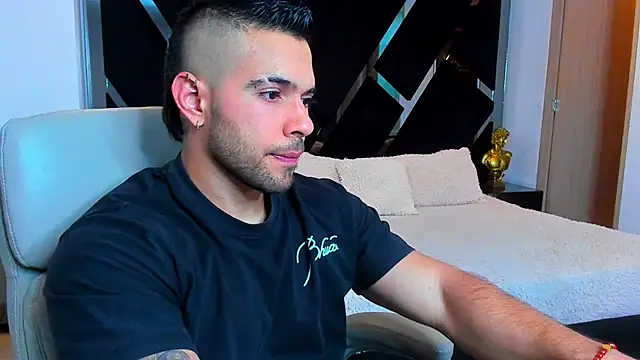 Snapshot of Raytorres chatting on 10, 7, 2026 Raytorres online show from 10, 7, 2026