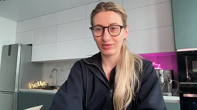 HEY KITSUNKA online show from 10, 4, 2026