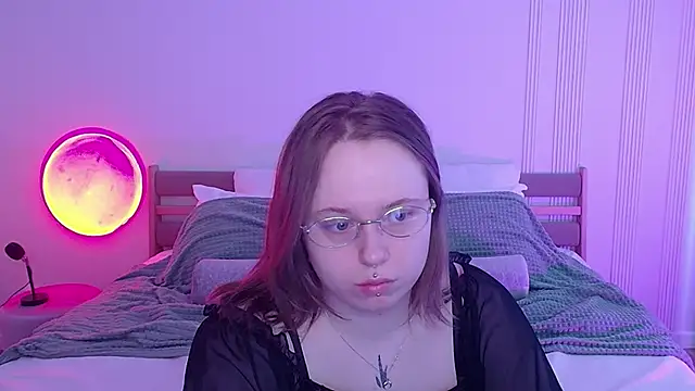 SelenaLily online show from 5, 4, 2026