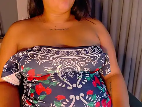 Snapshot of AriaBennett__ chatting on 7, 7, 2026 AriaBennett online show from 7, 7, 2026