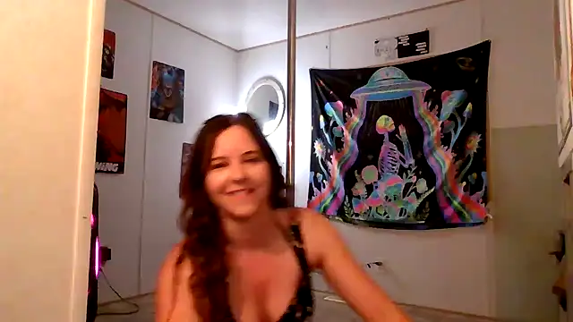 Snapshot of PennyWiseD chatting on 25, 5, 2026 PennyWiseD online show from 25, 5, 2026