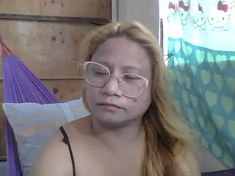 Snapshot of PinayChristine chatting on 9, 4, 2026 PinayChristine online show from 9, 4, 2026