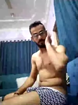 Snapshot of Alimohamed08 chatting on 8, 4, 2026 Alimohamed08 online show from 8, 4, 2026