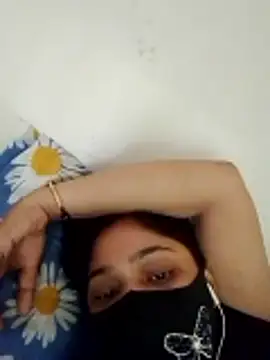 Snapshot of Curvy_Divaa chatting on 4, 4, 2026 Curvy Divaa online show from 4, 4, 2026