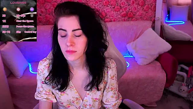 Snapshot of CurleyBlueEyes chatting on 25, 3, 2026 CurleyBlueEyes online show from 25, 3, 2026