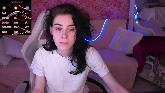 Snapshot of CurleyBlueEyes chatting on 27, 3, 2026 CurleyBlueEyes online show from 27, 3, 2026