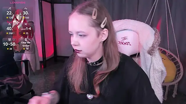 Snapshot of LeonaHicks chatting on 13, 4, 2026 LeonaHicks online show from 13, 4, 2026