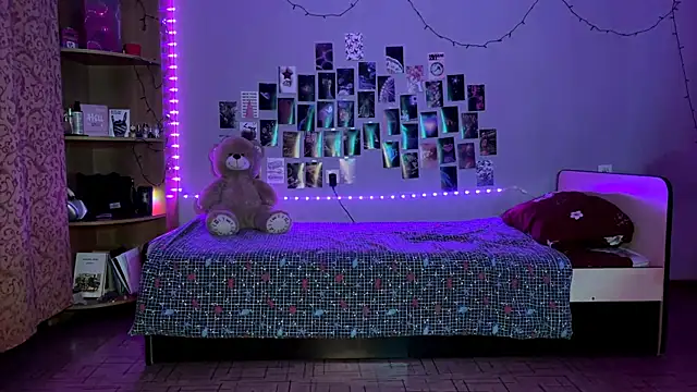 MoonRavelle online show from 1, 4, 2026