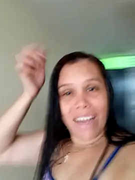 Snapshot of alexandra-queen chatting on 27, 4, 2026 alexandra-queen online show from 27, 4, 2026