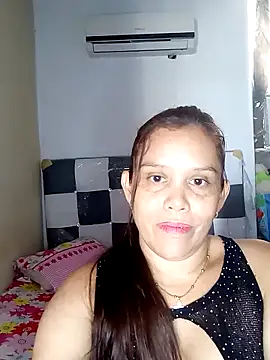 Snapshot of alexandra-queen chatting on 28, 4, 2026 alexandra-queen online show from 28, 4, 2026
