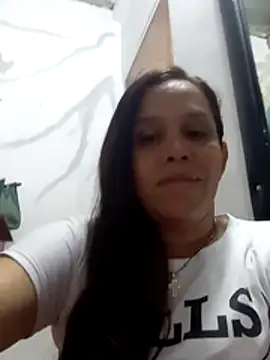 Snapshot of alexandra-queen chatting on 2, 5, 2026 alexandra-queen online show from 2, 5, 2026