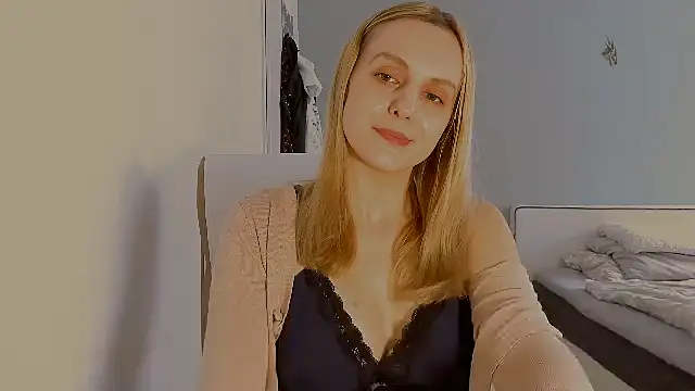 Snapshot of CutieLaura chatting on 9, 4, 2026 CutieLaura online show from 9, 4, 2026