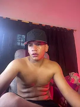 Snapshot of Aless_bigg chatting on 23, 4, 2026 Aless bigg online show from 23, 4, 2026
