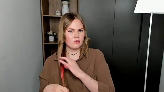 Snapshot of PaulinaBigley chatting on 1, 4, 2026 PaulinaBigley online show from 1, 4, 2026