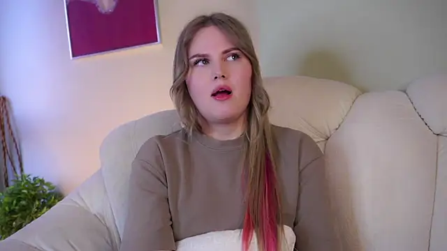 Snapshot of PaulinaBigley chatting on 7, 4, 2026 PaulinaBigley online show from 7, 4, 2026