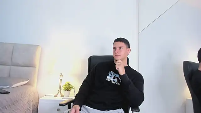 Chriss Diamond online show from 3, 6, 2026