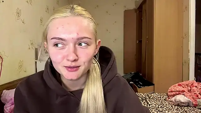 Snapshot of Sophia_Blonde chatting on 10, 4, 2026 Sophia Blonde online show from 10, 4, 2026