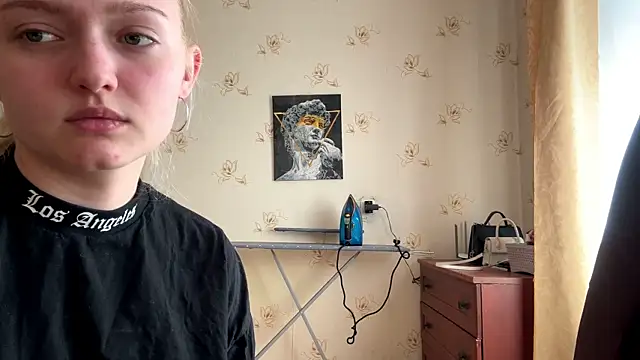 Snapshot of Sophia_Blonde chatting on 21, 4, 2026 Sophia Blonde online show from 21, 4, 2026