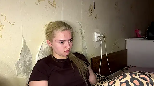 Snapshot of Sophia_Blonde chatting on 24, 4, 2026 Sophia Blonde online show from 24, 4, 2026