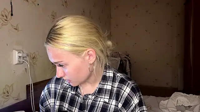 Snapshot of Sophia_Blonde chatting on 20, 5, 2026 Sophia Blonde online show from 20, 5, 2026