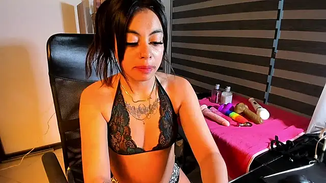 Snapshot of CharlotePetite_ chatting on 21, 6, 2026 CharlotePetite online show from 21, 6, 2026