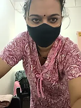 HeartlessGirl online show from 15, 6, 2026