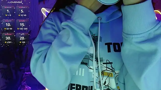 Tiiana tay online show from 27, 4, 2026