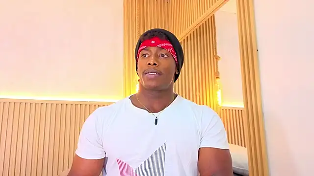 Snapshot of maxmuscle10 chatting on 5, 6, 2026 maxmuscle10 online show from 5, 6, 2026