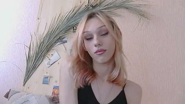 Kirana Hayes online show from 3, 4, 2026