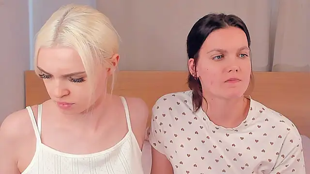JuliannPaysour online show from 10, 4, 2026