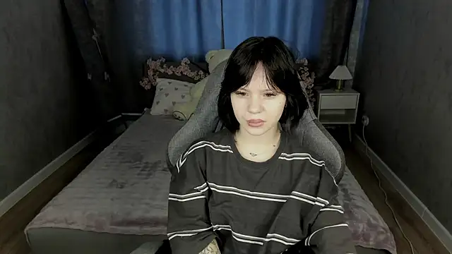 Snapshot of Loly_Cuttie chatting on 6, 5, 2026 Loly Cuttie online show from 6, 5, 2026