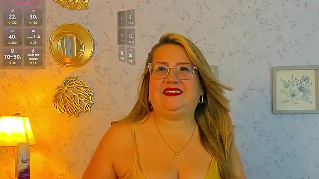 Martinacurvy  online show from 31, 3, 2026