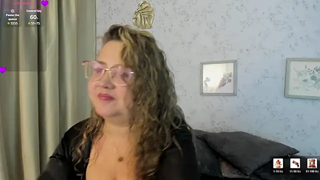 Martinacurvy  online show from 8, 7, 2026