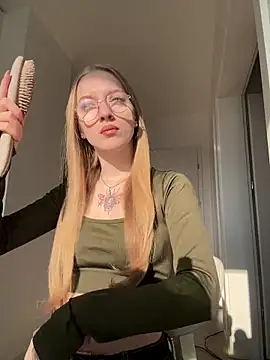 EvaEvis online show from 11, 4, 2026