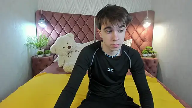 Snapshot of DaveBevy chatting on 9, 4, 2026 DaveBevy online show from 9, 4, 2026