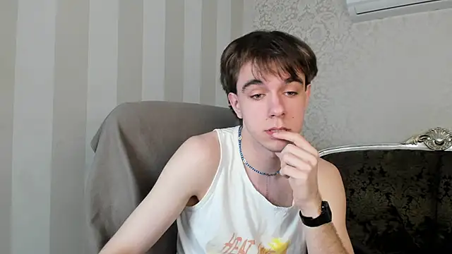 Snapshot of DaveBevy chatting on 11, 4, 2026 DaveBevy online show from 11, 4, 2026