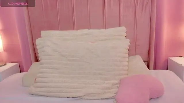 MoollyLove online show from 14, 4, 2026