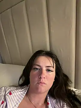 LolaSkyee online show from 8, 5, 2026
