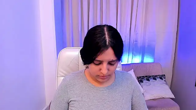 Snapshot of Arihanna_London chatting on 28, 5, 2026 Arihanna London online show from 28, 5, 2026