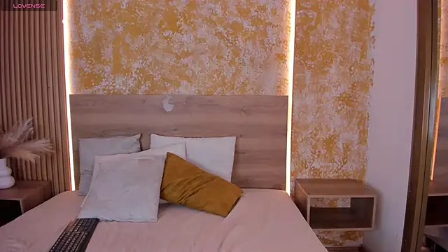 mia rossi 7 online show from 5, 4, 2026