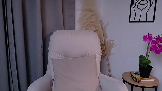 Snapshot of LiaFox_ chatting on 9, 4, 2026 LiaFox online show from 9, 4, 2026