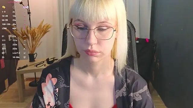 Snapshot of call_me_heaven chatting on 17, 5, 2026 call me heaven online show from 17, 5, 2026