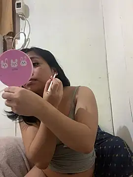 Snapshot of lulueraxxxx chatting on 8, 5, 2026 lulueraxxxx online show from 8, 5, 2026
