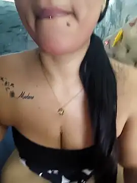 Snapshot of val_eria chatting on 14, 4, 2026 val eria online show from 14, 4, 2026