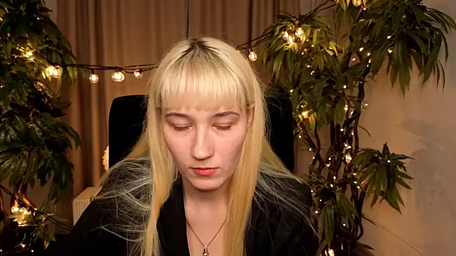 Snapshot of SusanWeaver chatting on 7, 4, 2026 SusanWeaver online show from 7, 4, 2026