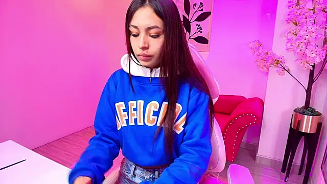 Snapshot of Charlotte_bower chatting on 31, 3, 2026 Charlotte bower online show from 31, 3, 2026